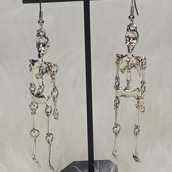 NIP Halloween Themed Silver Color Skeleton Dangle Earrings - Picture 4 of 13